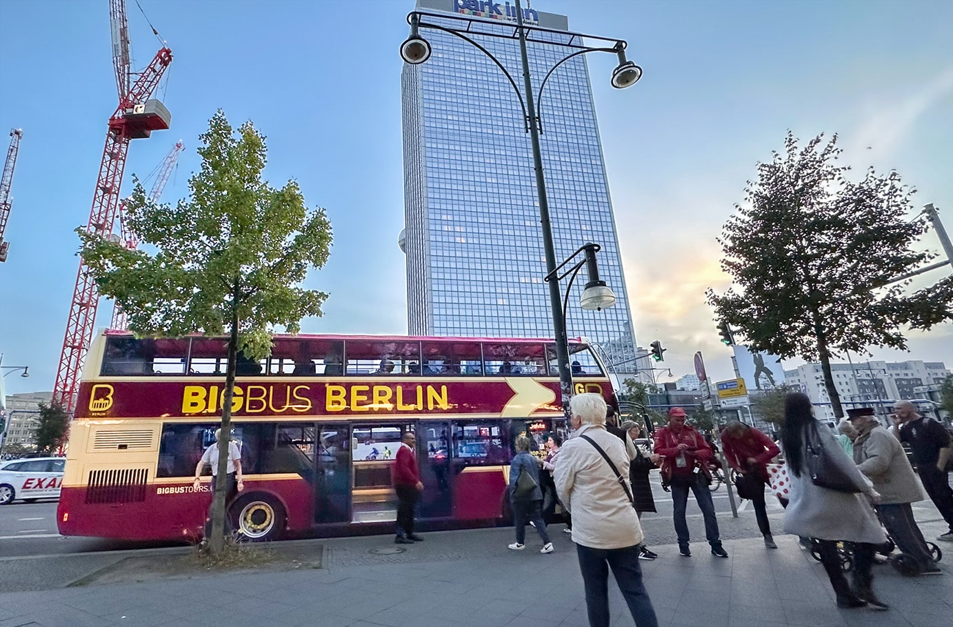 Abendliche Stadtrundfahrt Berlin (75 Minuten)