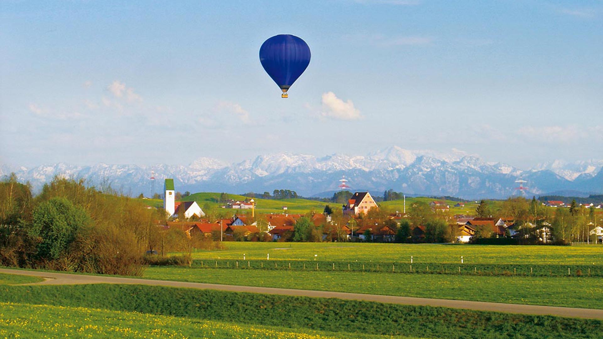 Alpenüberquerung im Heißluftballon Oy-Mittelberg