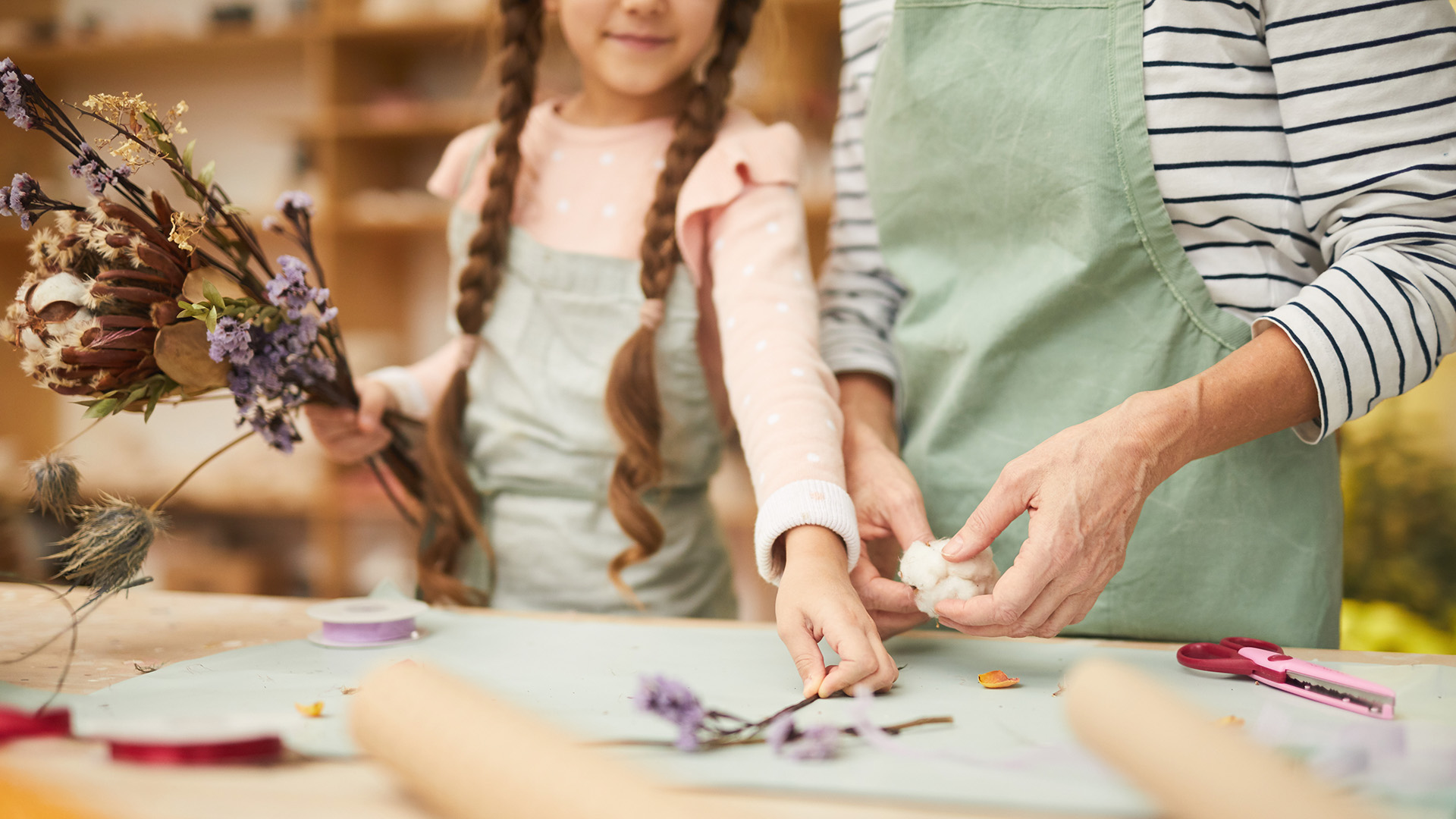 Buchstaben mit Trockenblumen selber machen München