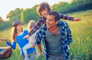 Familien-Landurlaub mit Übernachtung im Bienenwagen