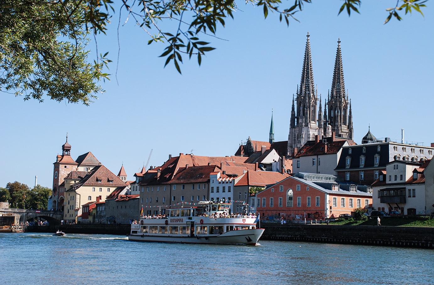 Frühstück Regensburg und Walhalla Schiffsrundfahrt für 2