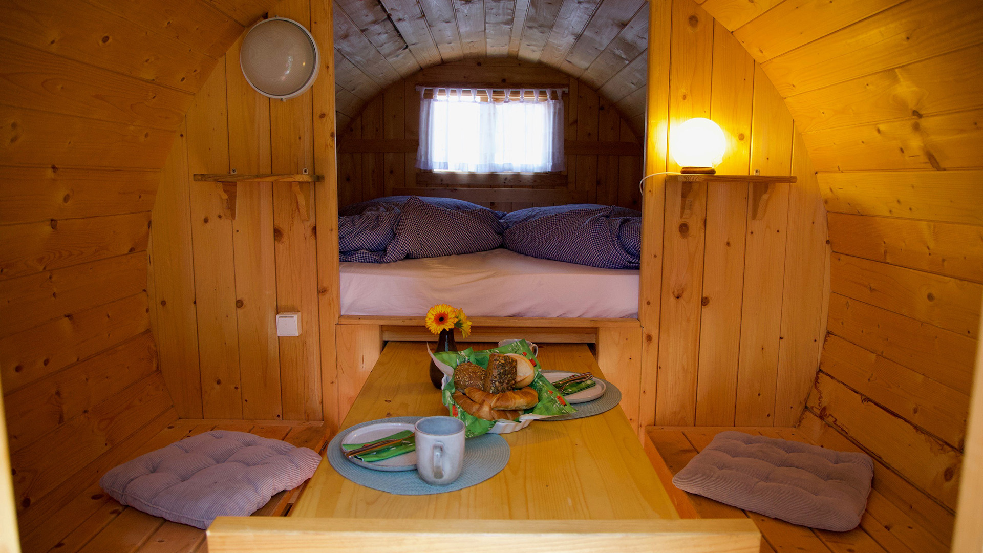 Übernachtung im Fass für 2 Schloss Langenau (Obernhof/Lahn) (2 Nächte)