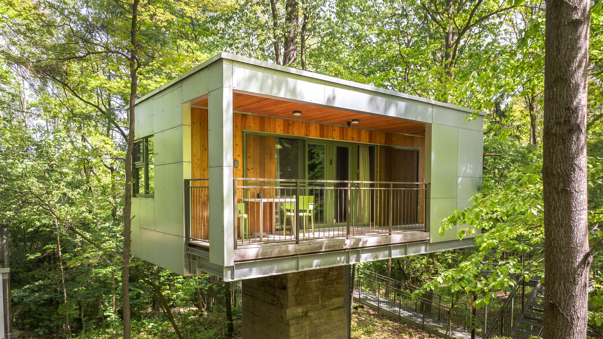 Übernachtung im Haus an der Mauer oder am Fundament (Mo-Do)