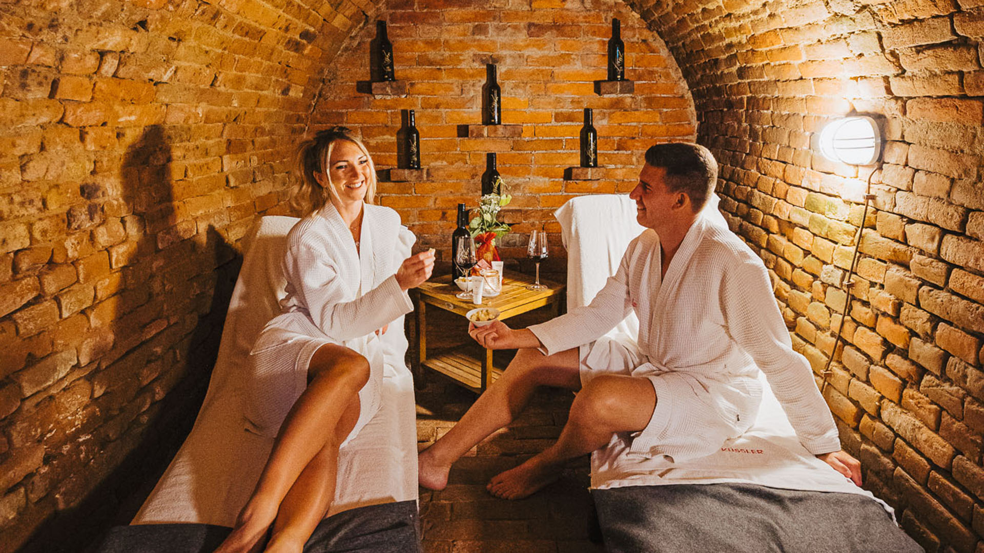 Übernachtung im Weinfass Deluxe mit Wellness Grub an der March