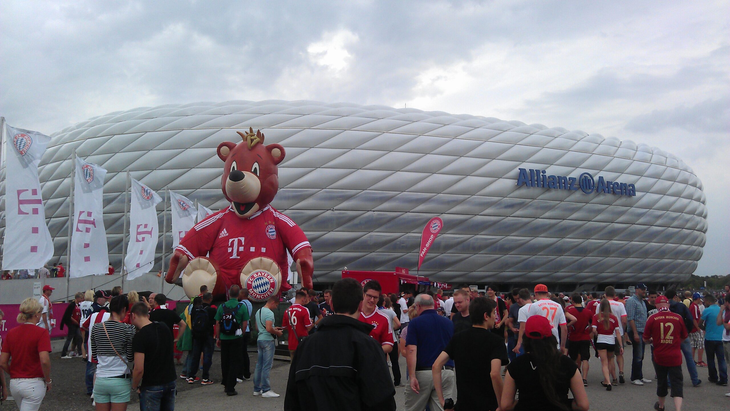 FC Bayern Tickets So kommst du an Karten 2024/25 TicketsAktuell.de